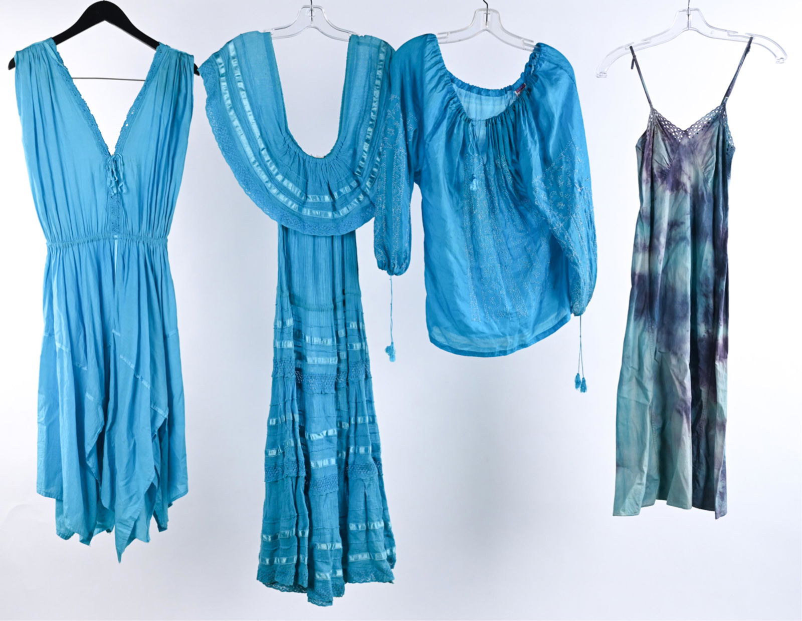 GROUPING OF VINTAGE BOHEMIAN CLOTHING & BEACHWEAR (1 of 15)