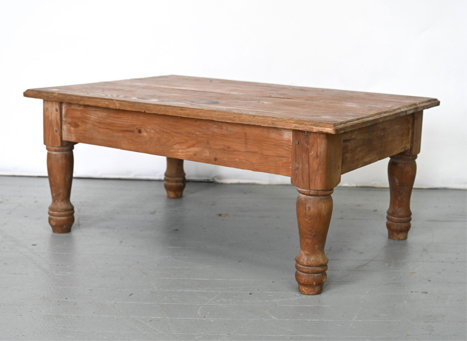 RUSTIC PINE COFFEE TABLE (1 of 12)