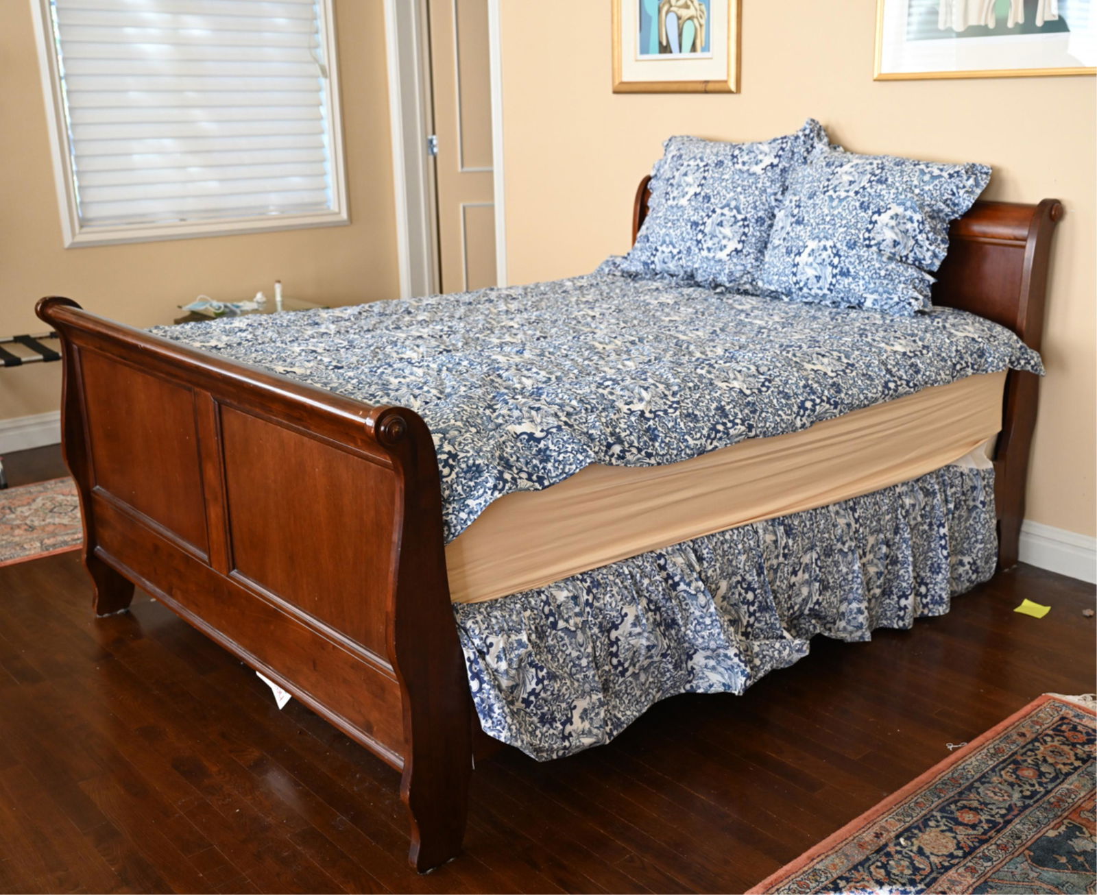 CONTEMPORARY WOOD SLEIGH BED FRAME (1 of 8)