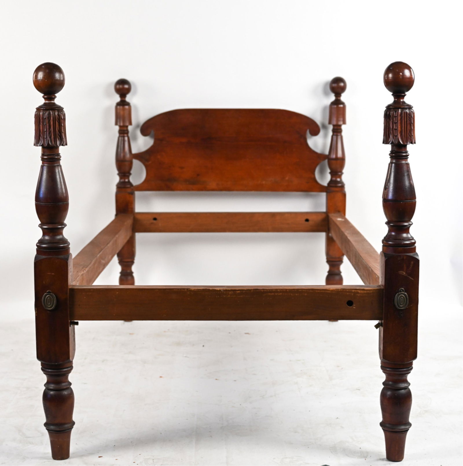 ANTIQUE CARVED CANNONBALL TWIN BED (1 of 8)