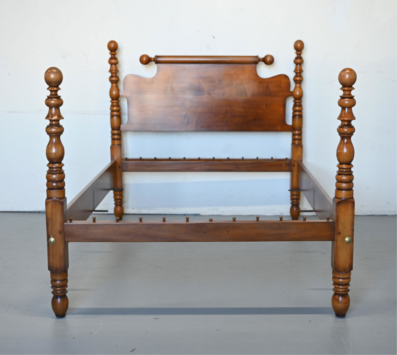 CONTEMPORARY FULL-SIZE CANNONBALL FAUX ROPE BED (1 of 10)