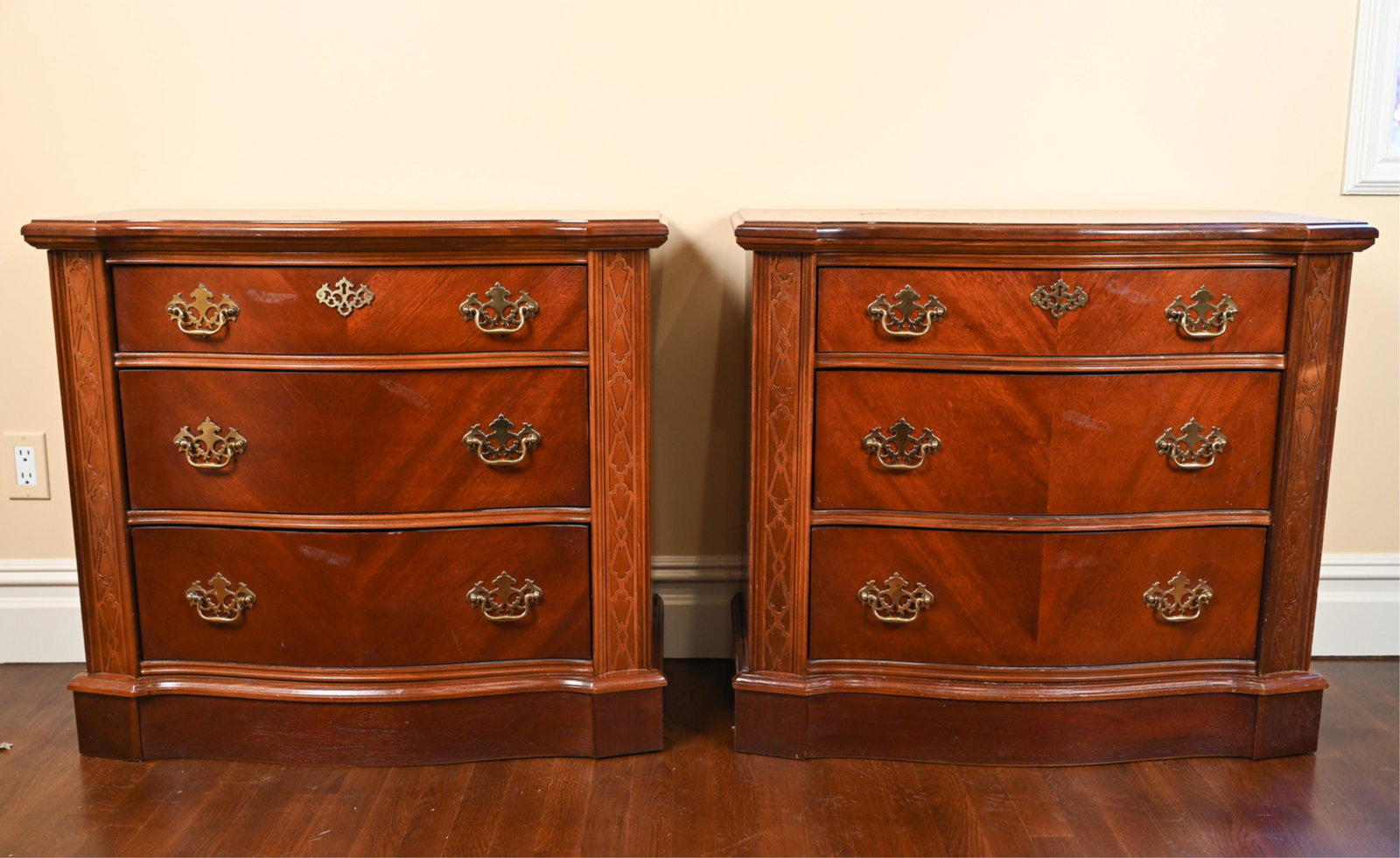 PAIR OF BASSETT SMALL BEDSIDE CHESTS (1 of 14)