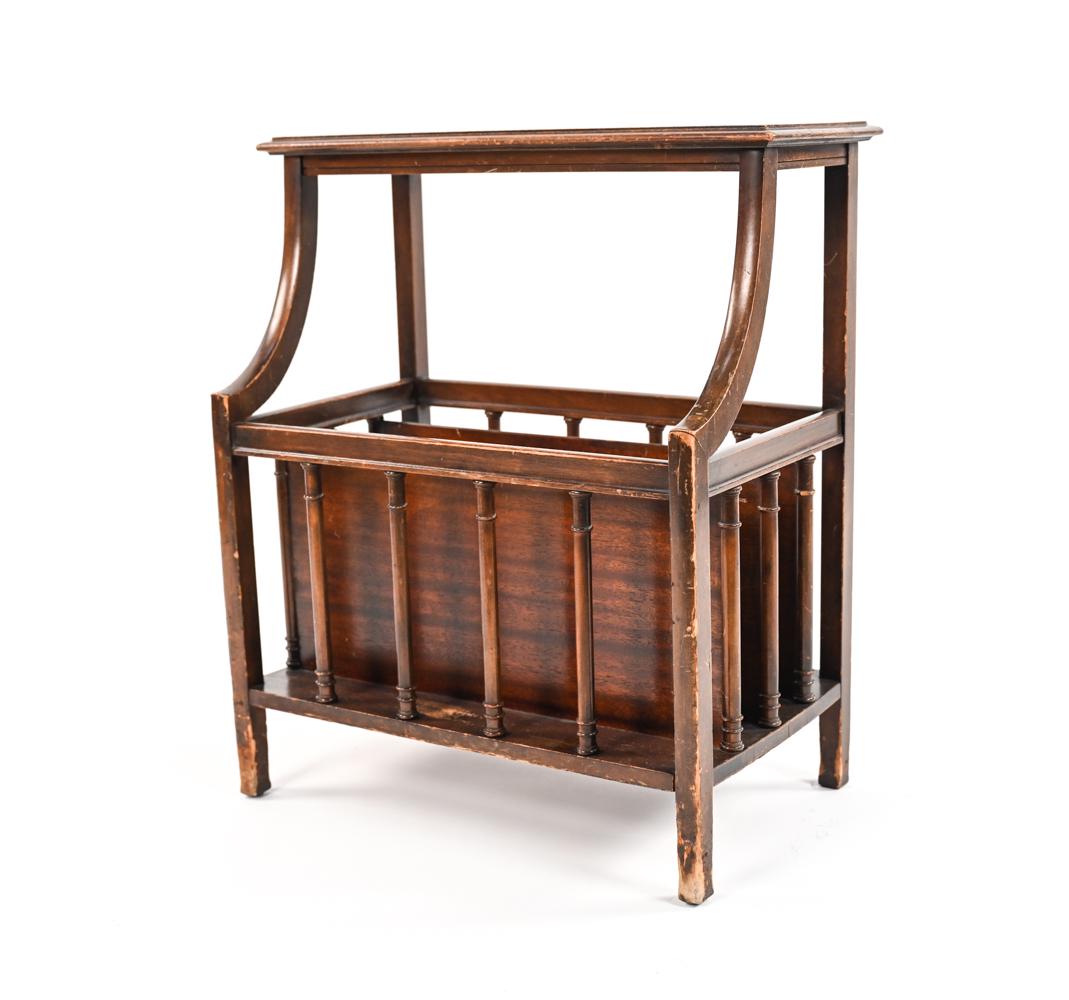 VINTAGE IMPERIAL FURNITURE MAHOGANY MAGAZINE TABLE (1 of 10)