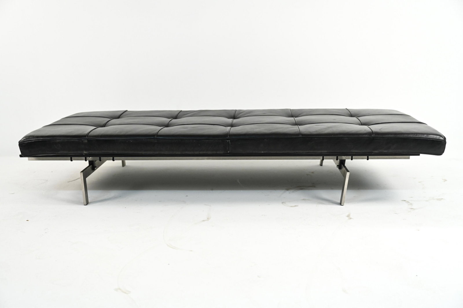 CONTEMPORARY LEATHER DAYBED AFTER KJAERHOLM (1 of 14)