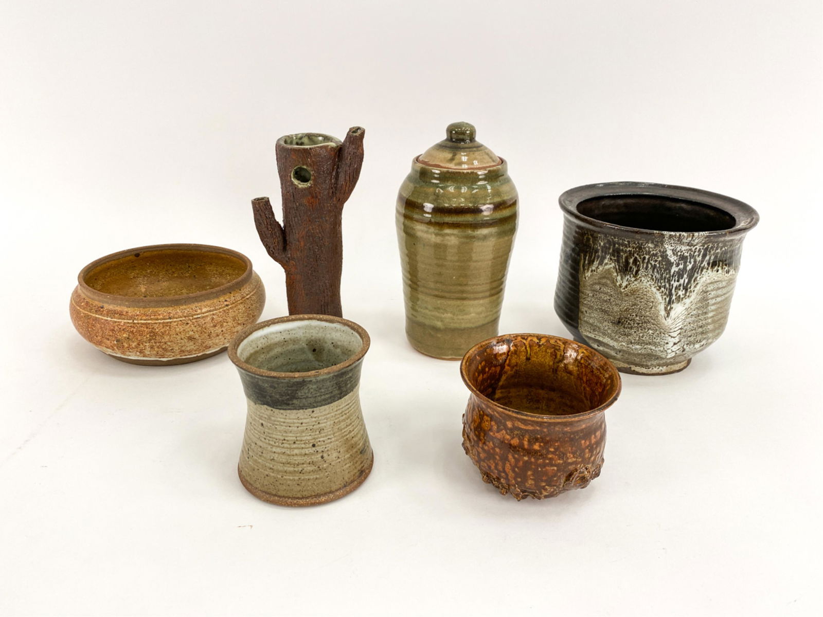 SIGNED VINTAGE STUDIO ART POTTERY GROUPING (1 of 19)