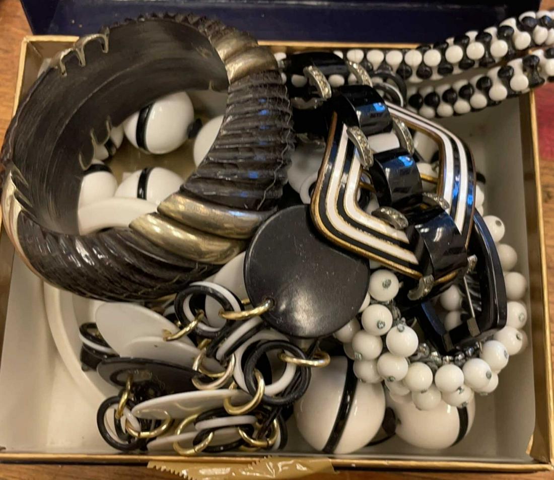 VINTAGE BLACK & WHITE JEWELRY GROUPING (1 of 7)