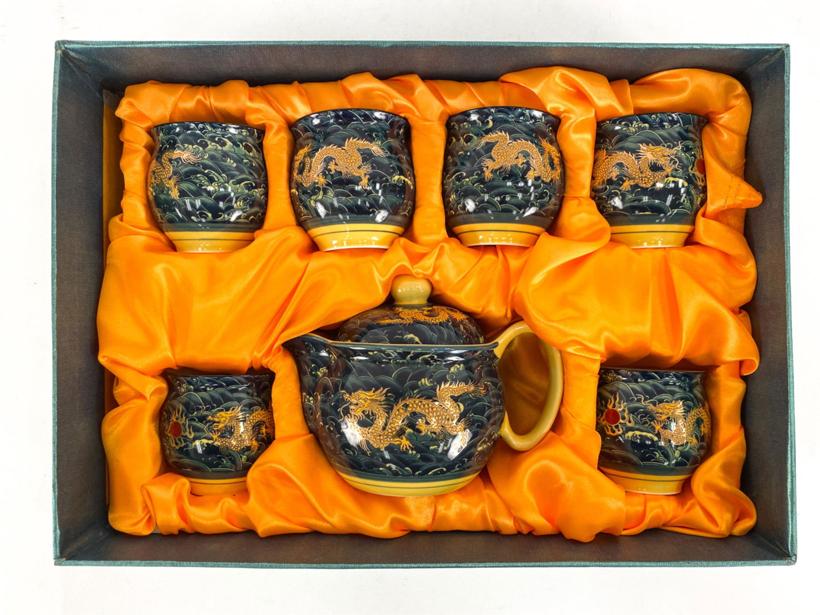 CONTEMPORARY CHINESE TEA SET (1 of 17)