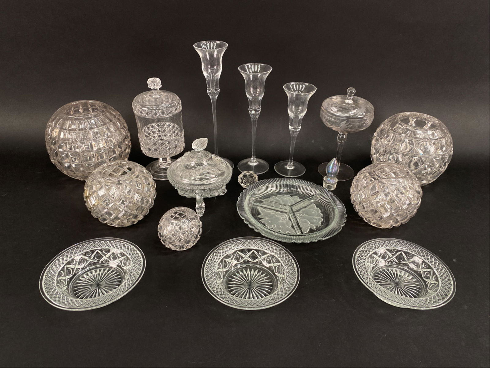GROUPING OF VINTAGE GLASSWARE (1 of 8)