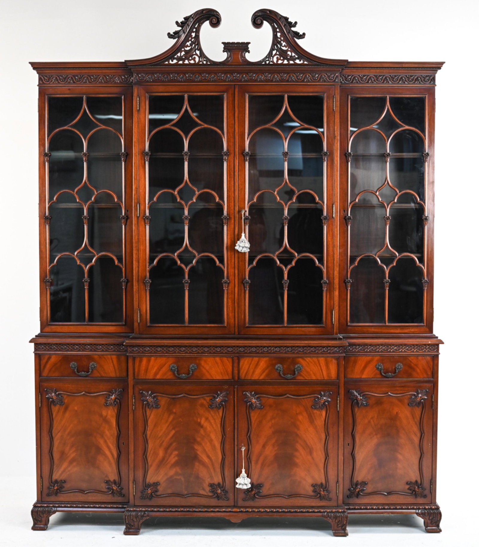 ALBANO CO. CHIPPENDALE-STYLE CARVED BREAKFRONT (1 of 20)