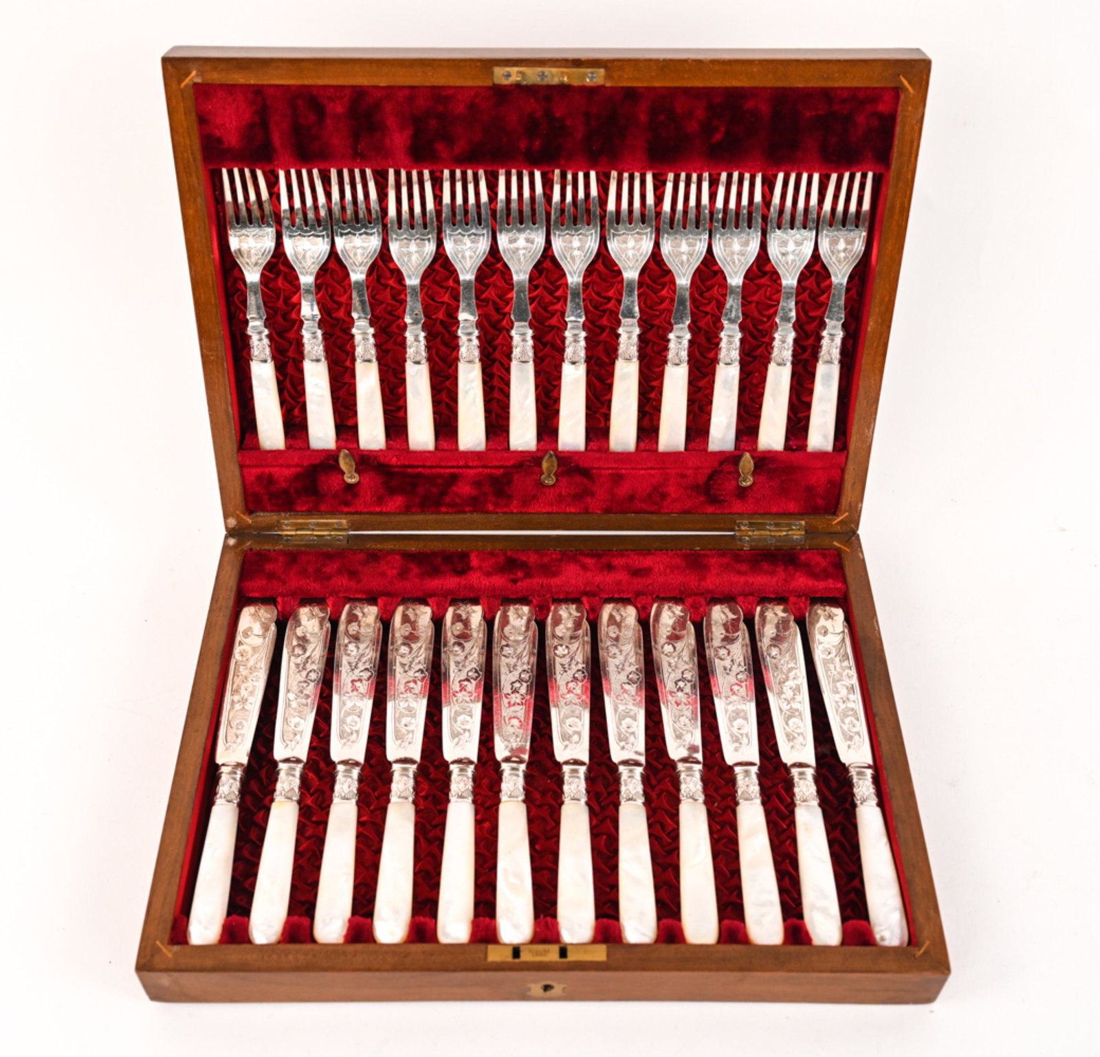 SILVERPLATE MOTHER-OF-PEARL HANDLE FISH SERVICE (1 of 10)