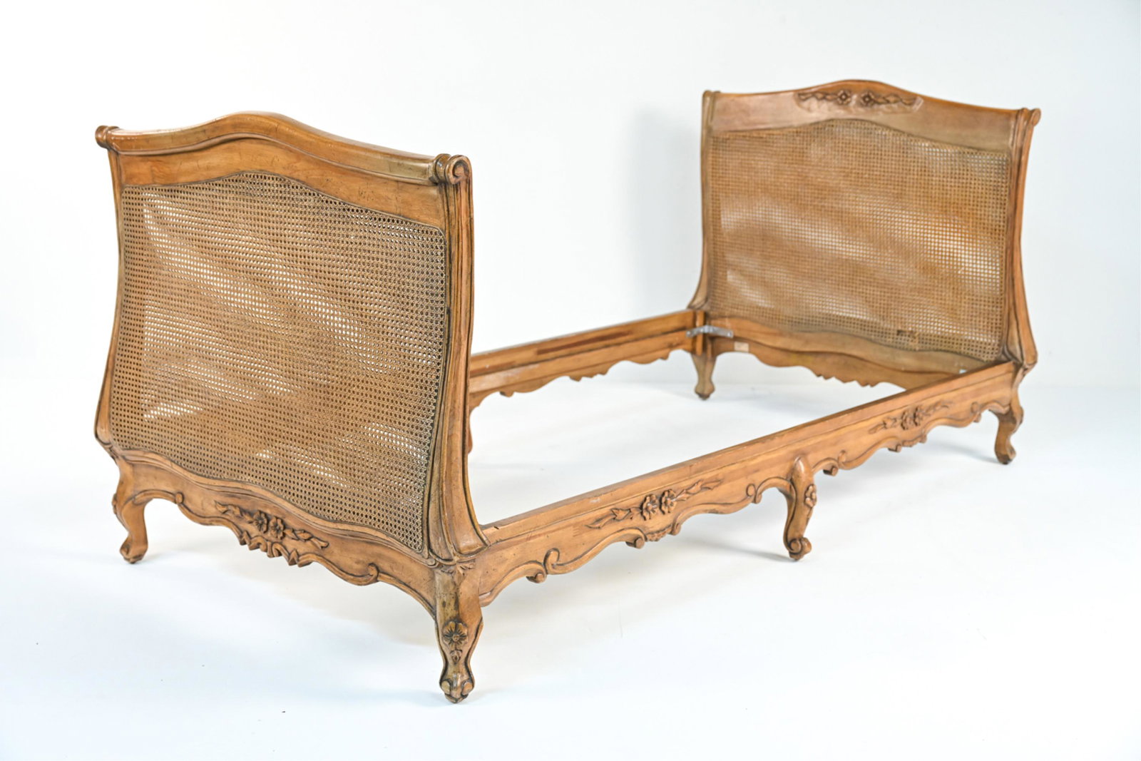 CONTEMPORARY FRENCH PROVINCIAL-STYLE DAYBED (1 of 19)