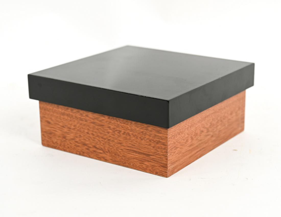 MODERN LACQUER & WOOD DECORATIVE BOX (1 of 9)