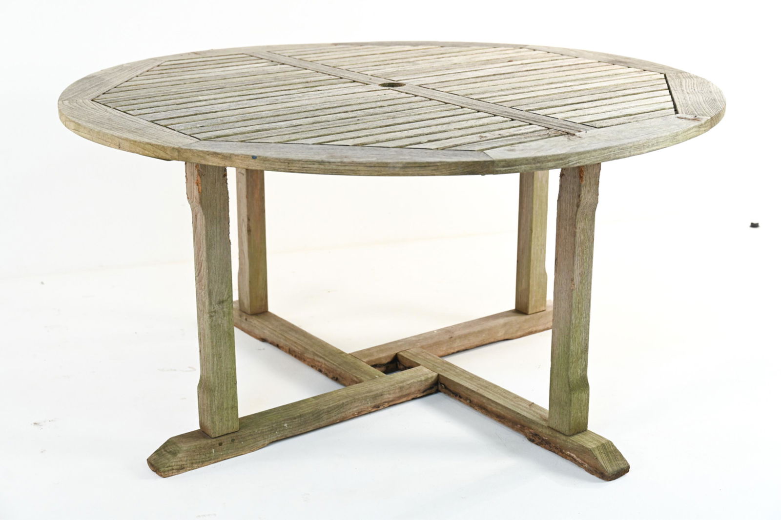 ROUND TEAK PATIO DINING TABLE (1 of 18)