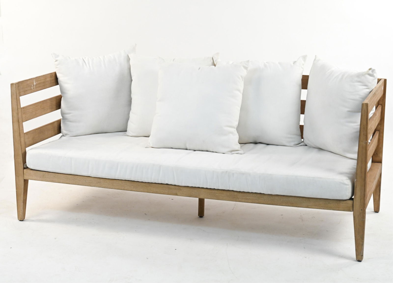 CONTEMPORARY PATIO DAYBED (1 of 20)