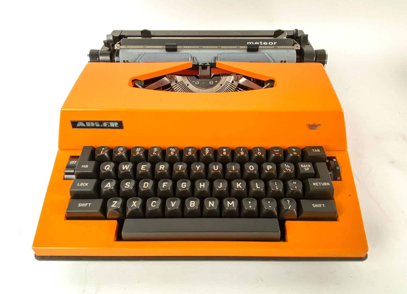 VINTAGE ADLER METEOR TYPEWRITER (1 of 13)