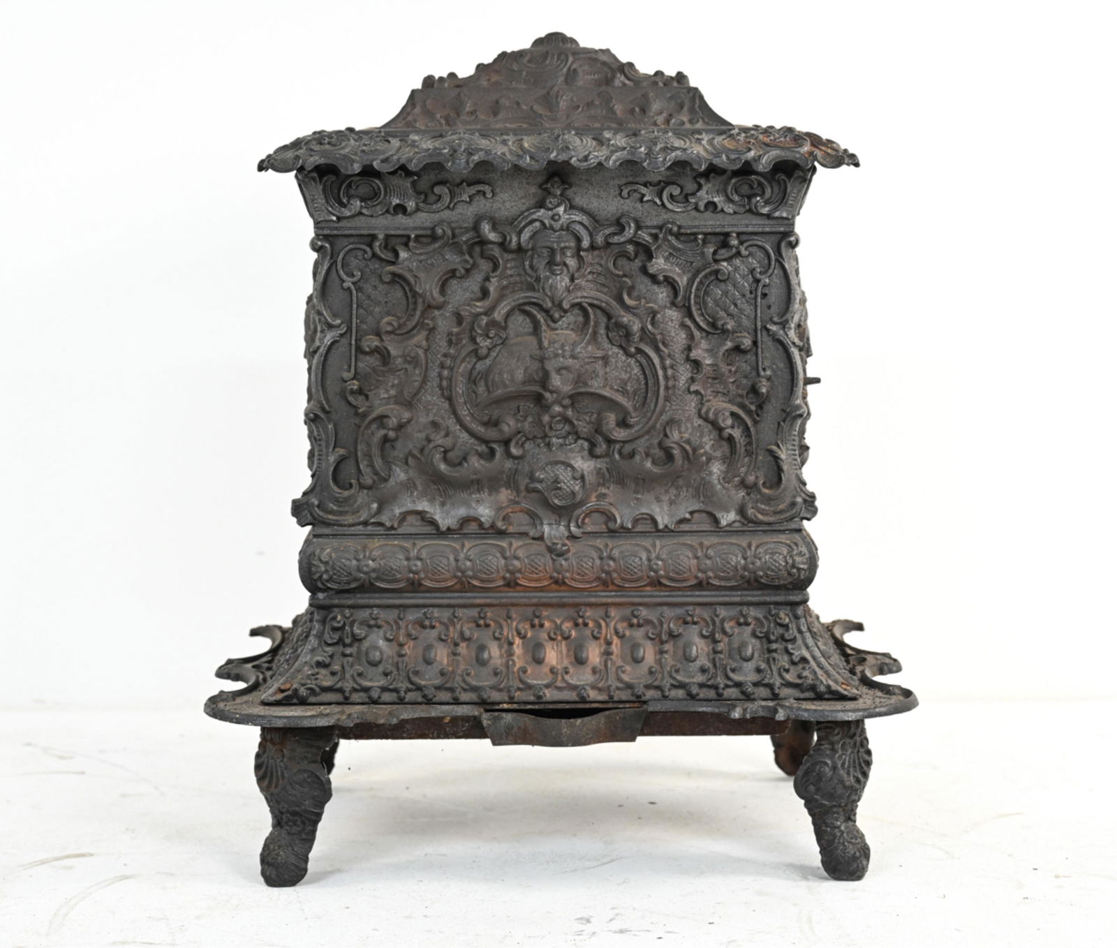 ORNATE CAST IRON PARLOR STOVE (1 of 16)