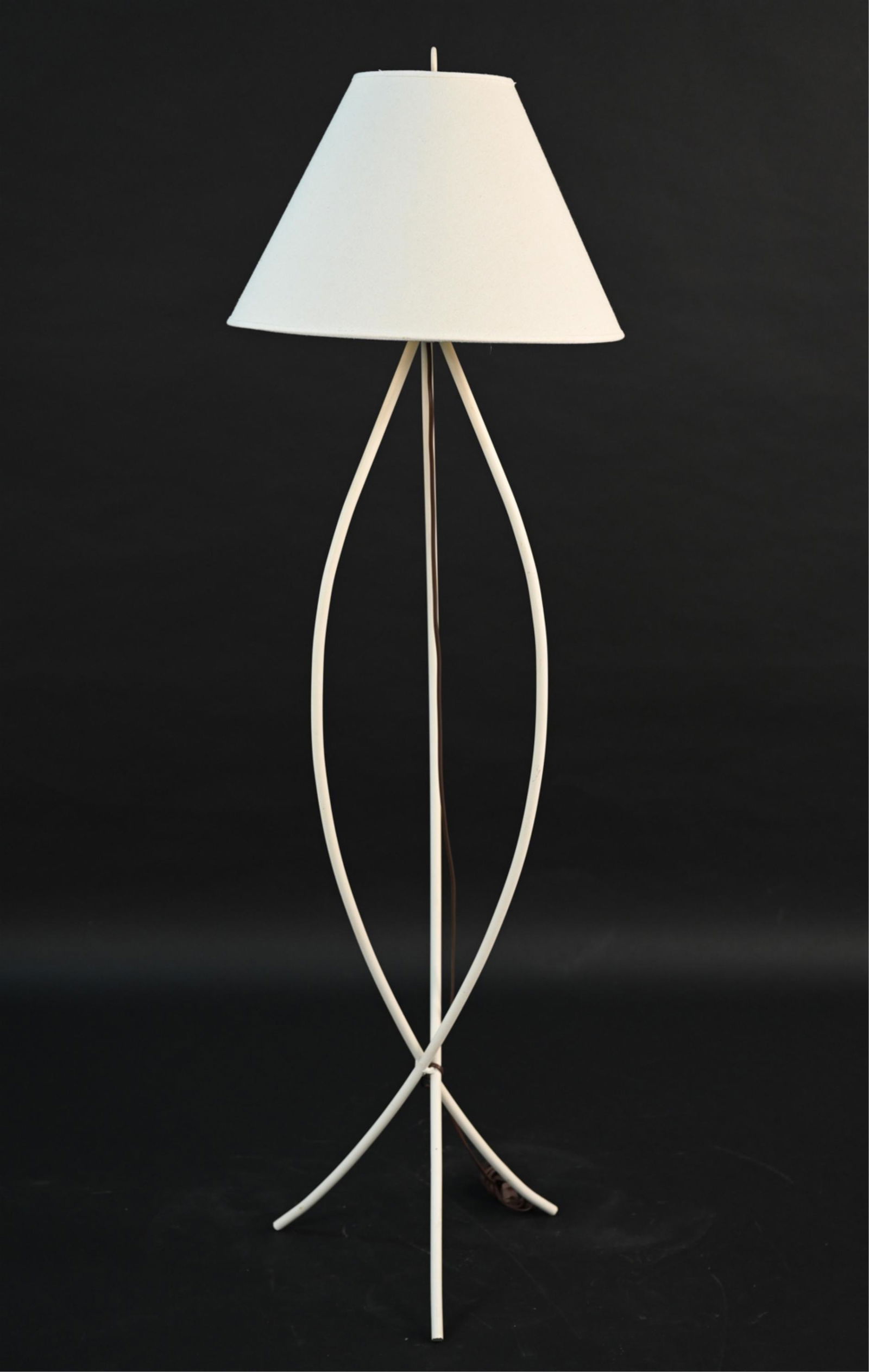 MODERN CP LIGHTING PAINTED METAL FLOOR LAMP (1 of 7)