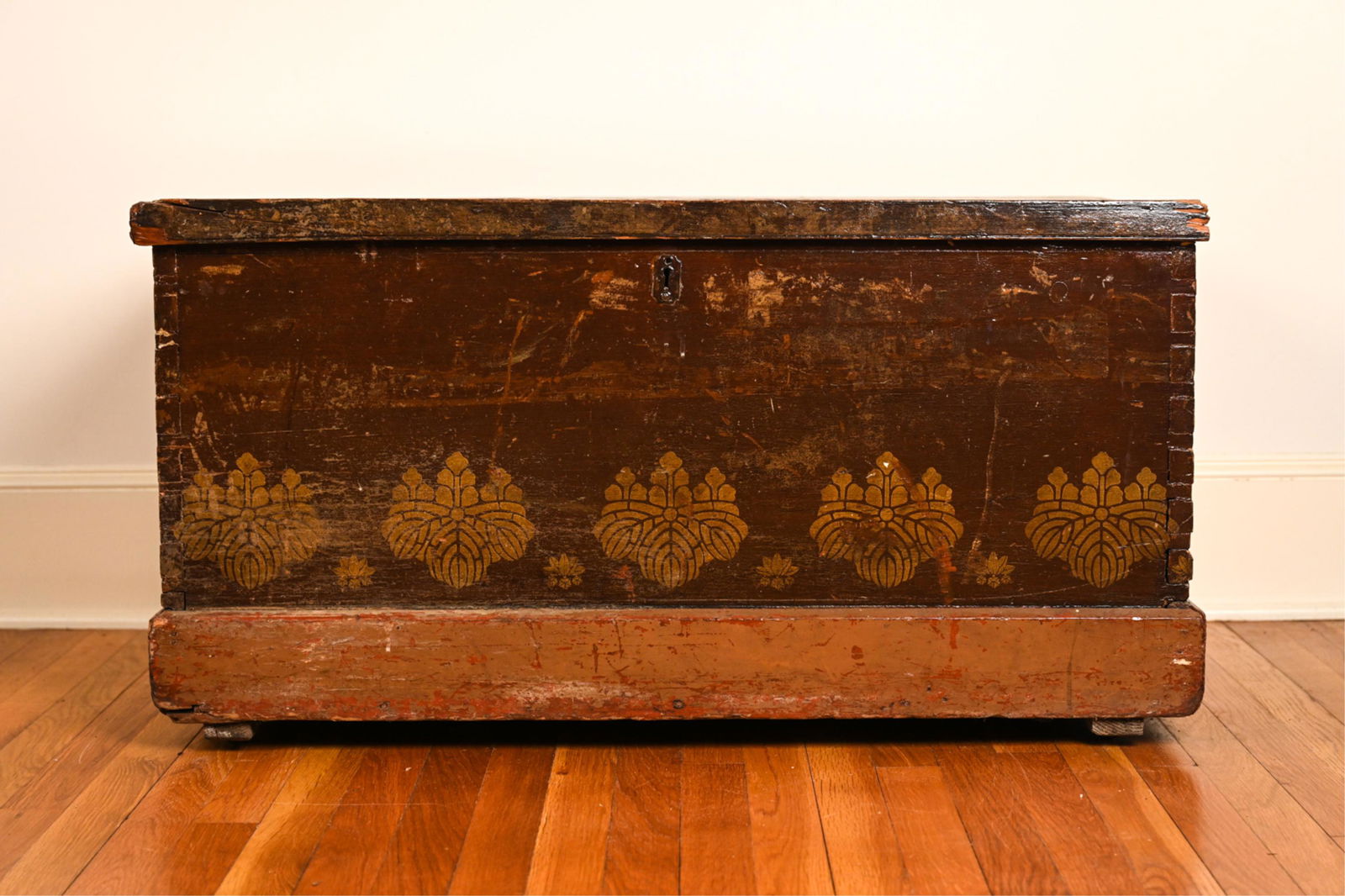 ANTIQUE PAINT DECORATED BLANKET CHEST (1 of 14)