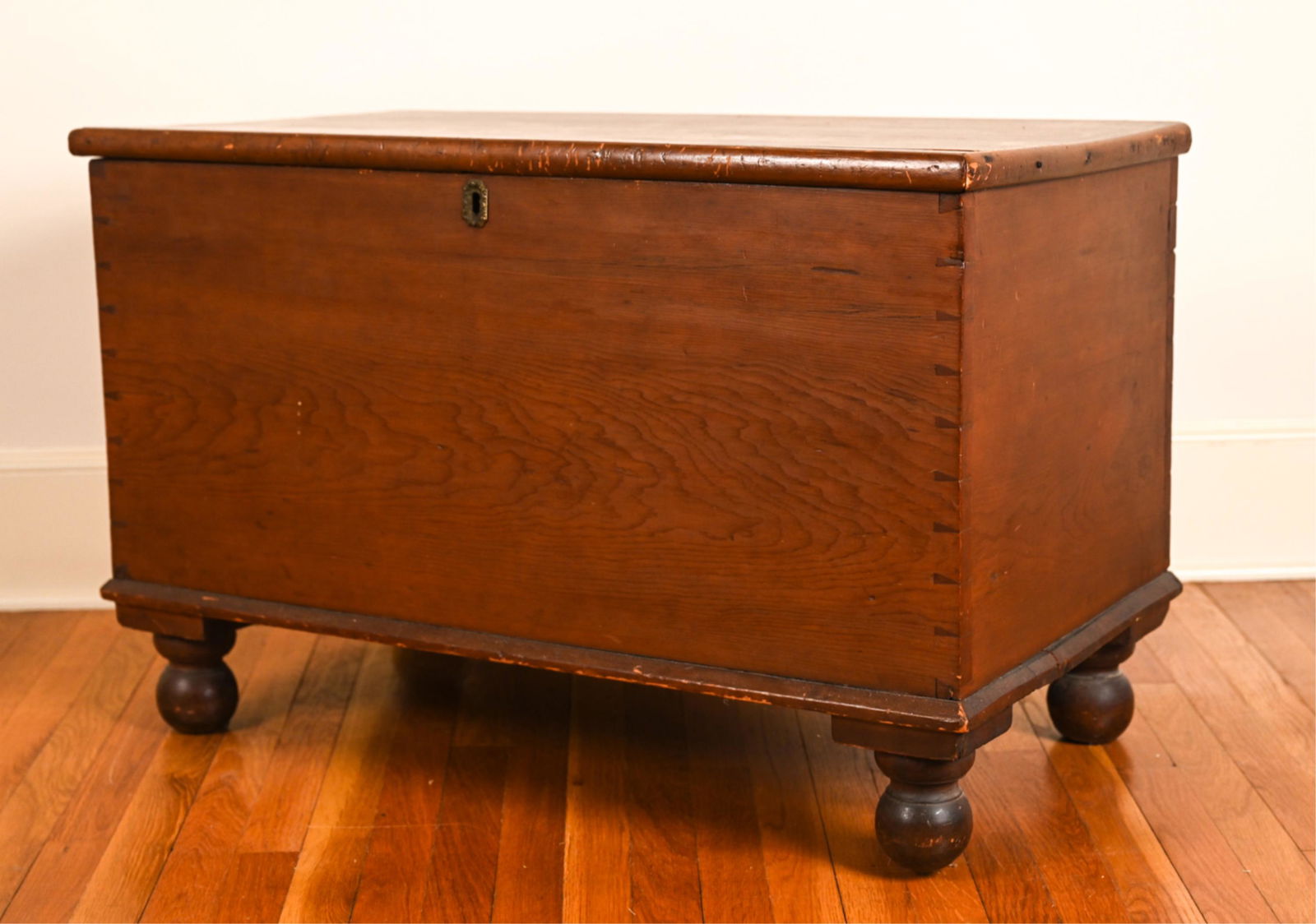 VINTAGE BLANKET CHEST (1 of 14)