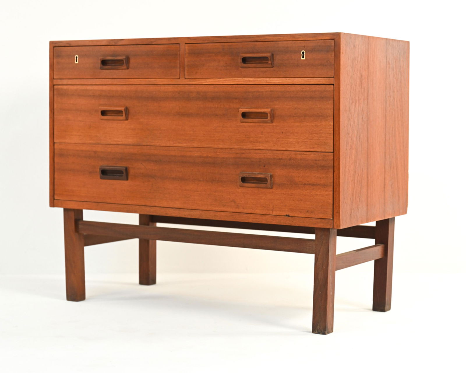 ATTR. BORGE MOGENSEN TEAK BACHELOR'S CHEST (1 of 16)