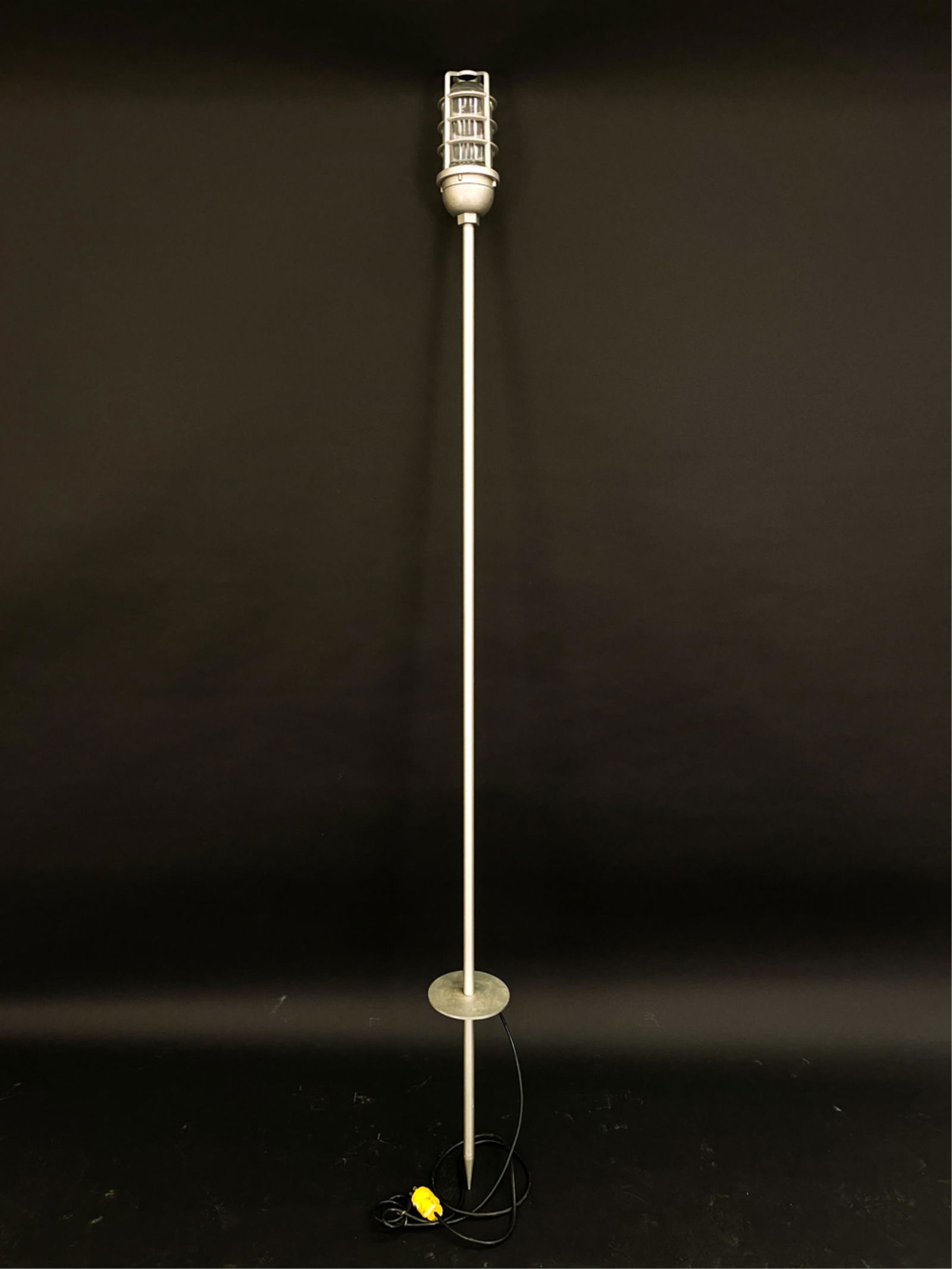 RAB VP100DG ALUMINUM WATERPROOF LIGHT (1 of 4)