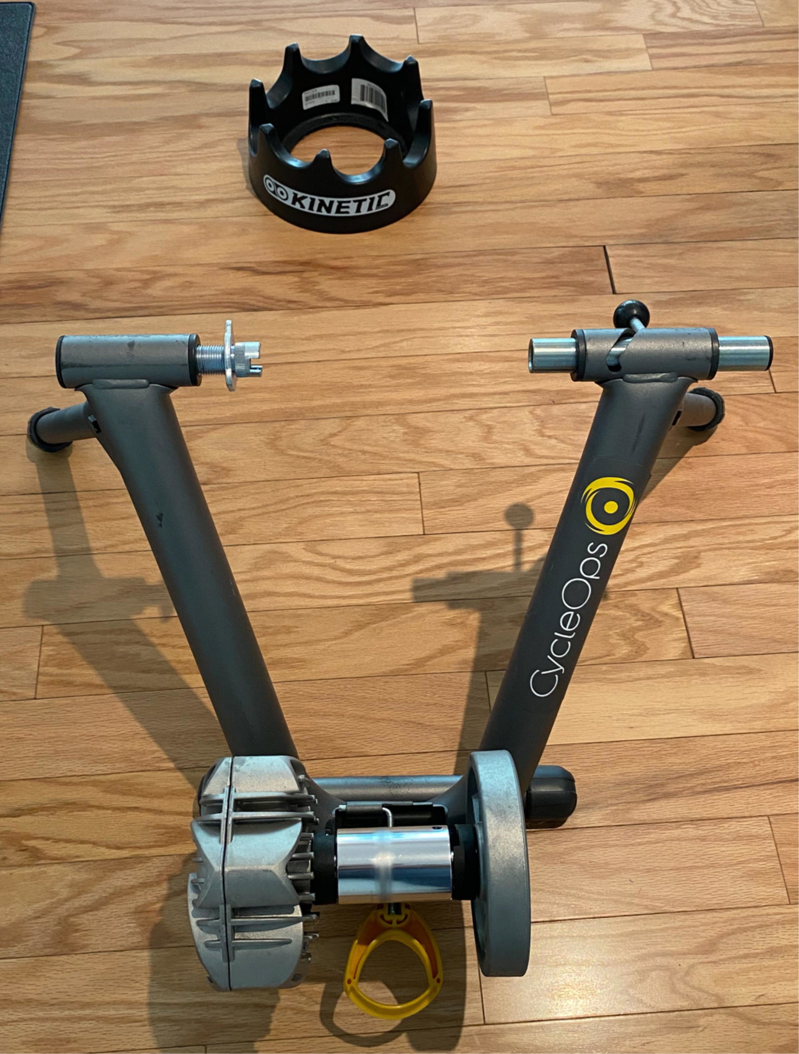 CYCLEOPS MOUNTAIN BIKE TRAINER WITH KINETIC STAND (1 of 6)