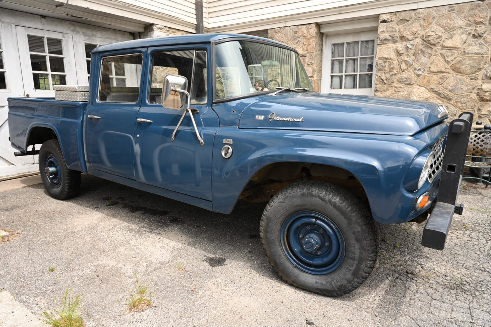 1961 INTERNATIONAL HARVESTER C-120 PICKUP TRUCK (1 of 20)