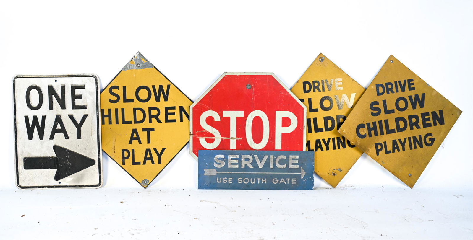 GROUPING OF VINTAGE STREET SIGNS ETC (1 of 10)