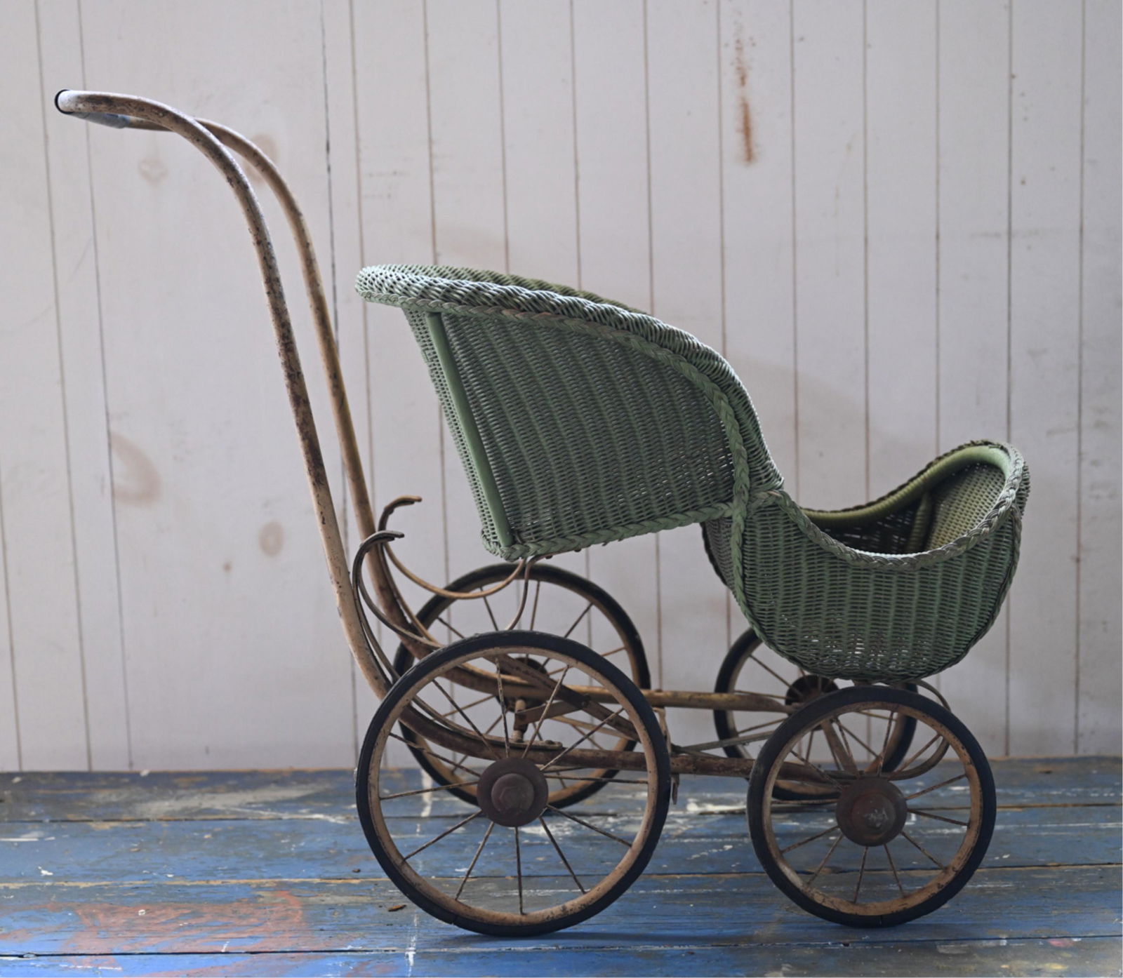 VICTORIAN WICKER BABY CARRIAGE (1 of 9)