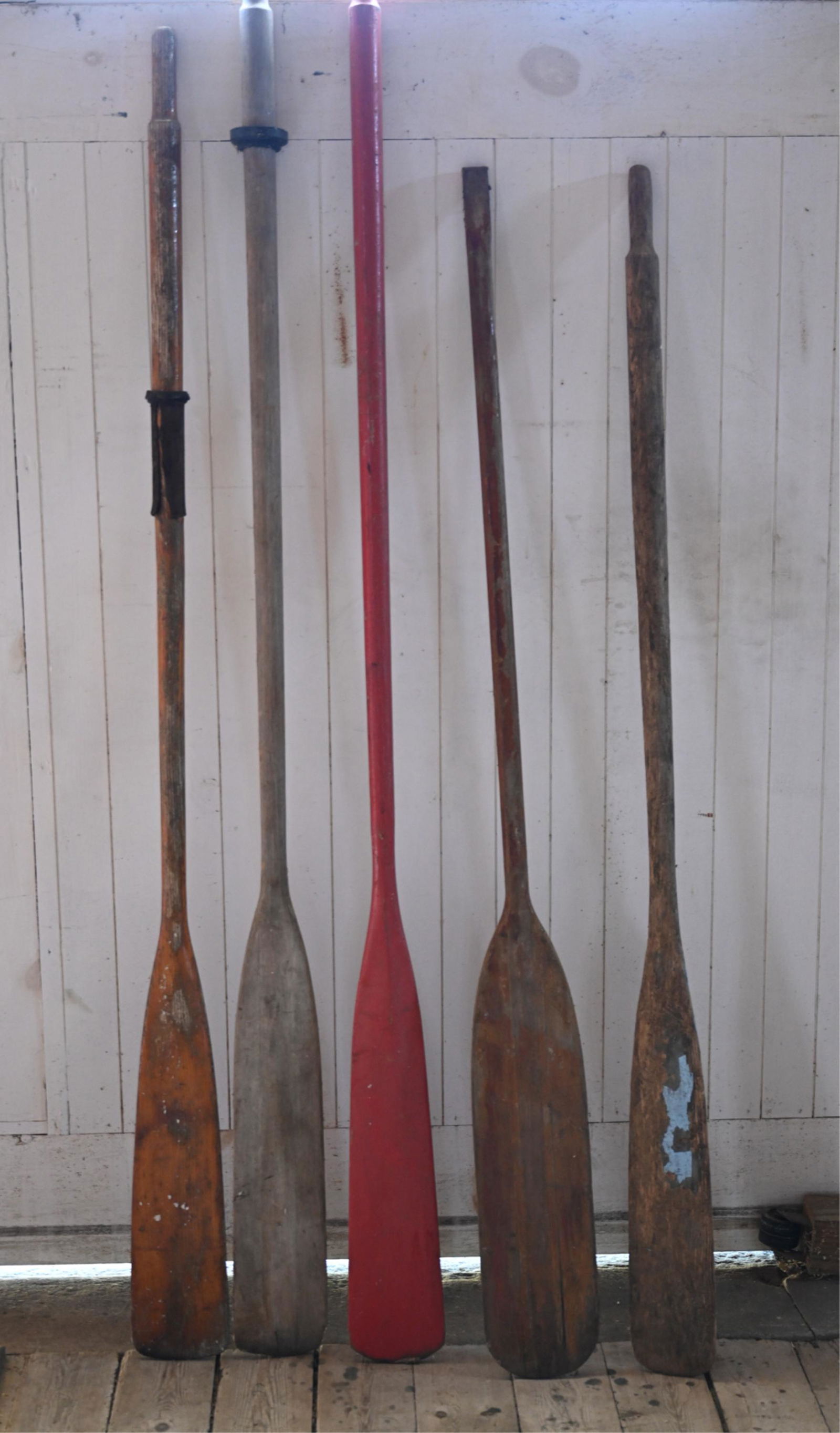 (5) VINTAGE WOODEN OARS (1 of 9)
