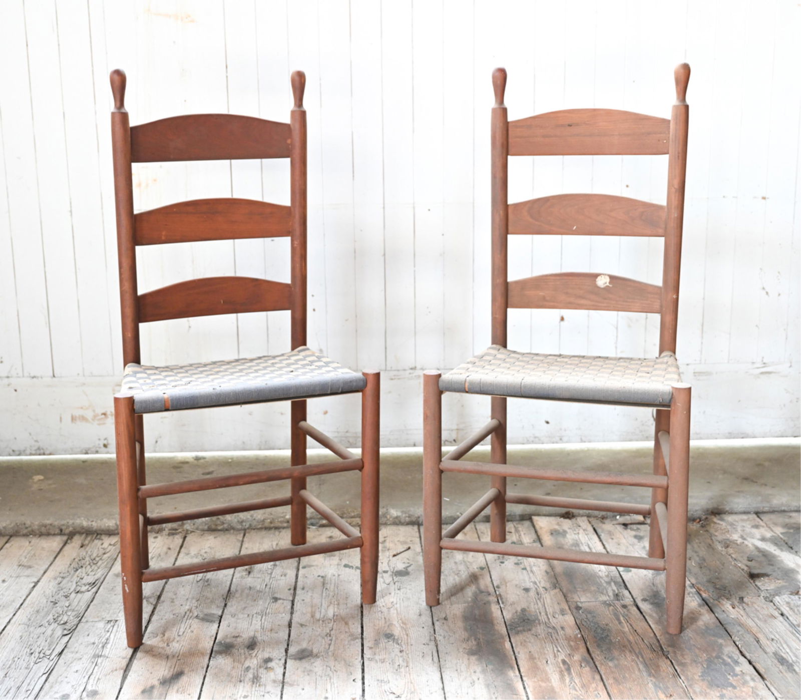 (2) 20TH C. SHAKER-STYLE LADDERBACK SIDE CHAIRS (1 of 10)