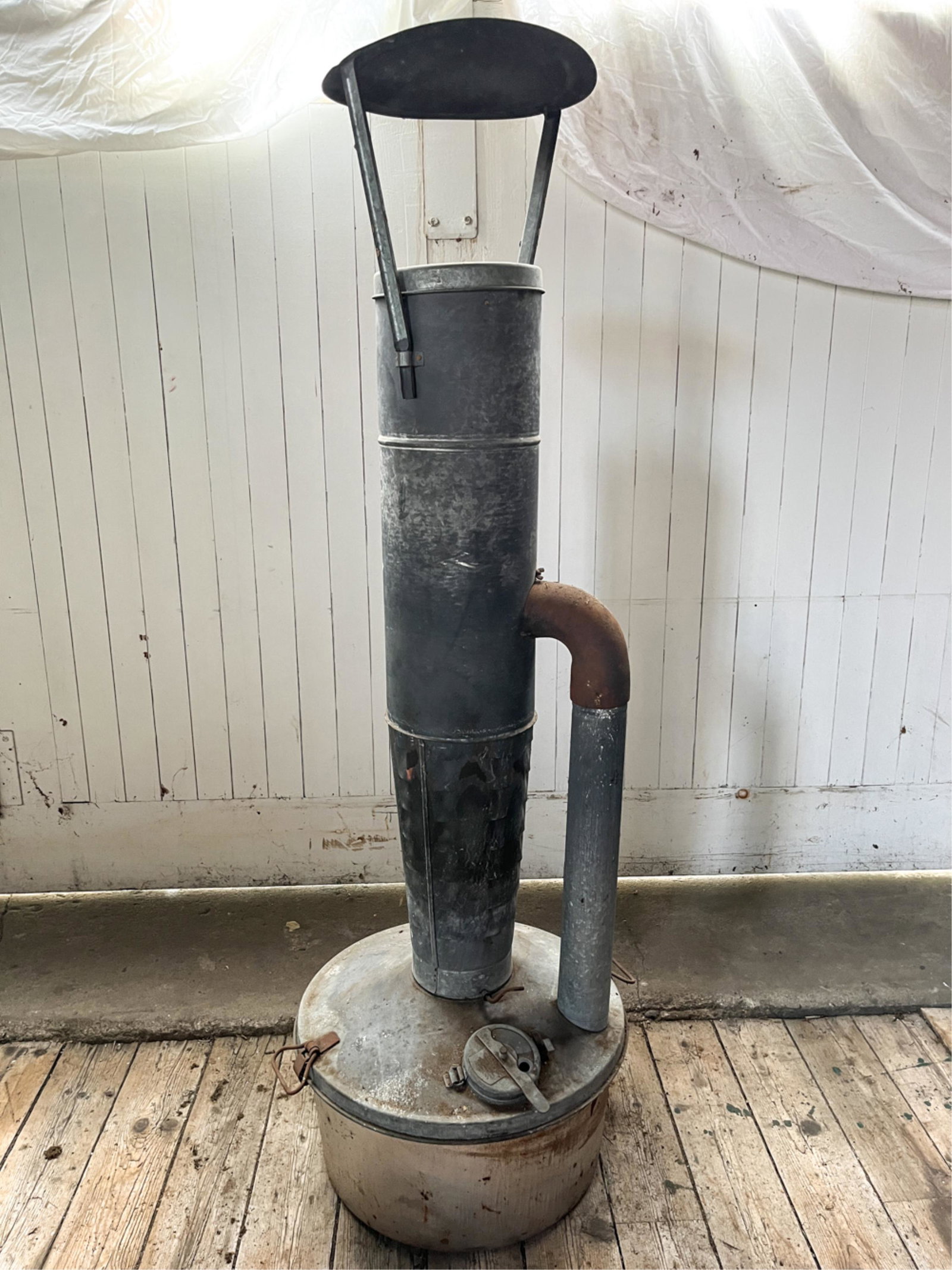 ANTIQUE DANDUX PENGUIN HEATER: Marked on the base "Dandux Penguin Model 65-133" Dimensions: H 61.5" x Dia. 21" Condition: Wear consistent with age and use including some spots of rust.