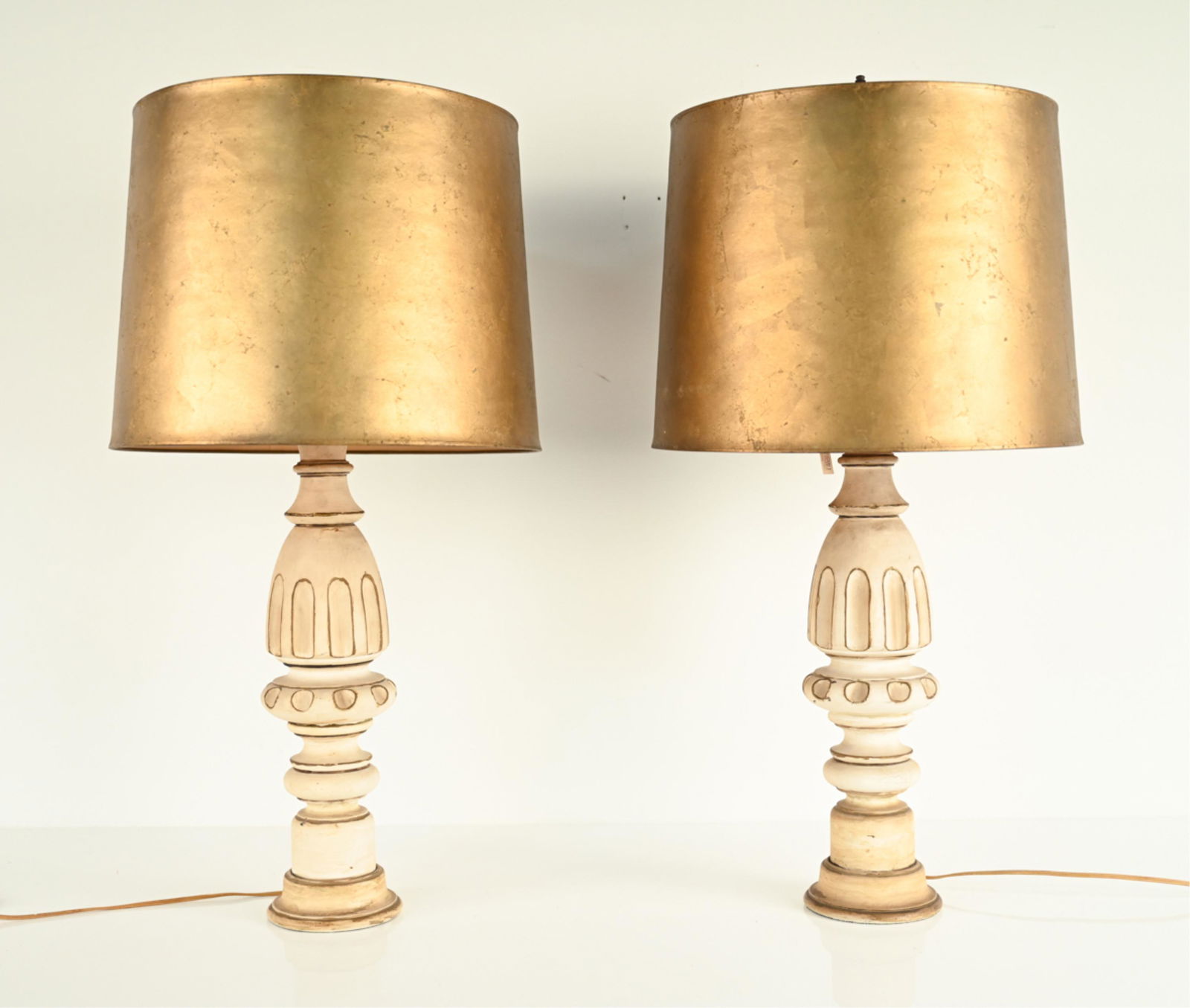 PAIR MID-CENTURY PAINTED WOOD COLUMN LAMPS (1 of 13)