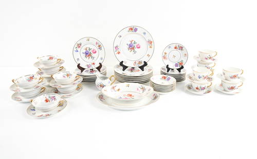 1930'S ROBERT HAVILAND LIMOGES PORCELAIN SERVICE: Stamped "Robert Haviland & Le Tanneur / Limoges, France" underneath. Service includes: (8) dinner plates, (8) salad plates, (8) bread & butter plates, (8) cream soup bowls with (8) saucers; (8) flat t