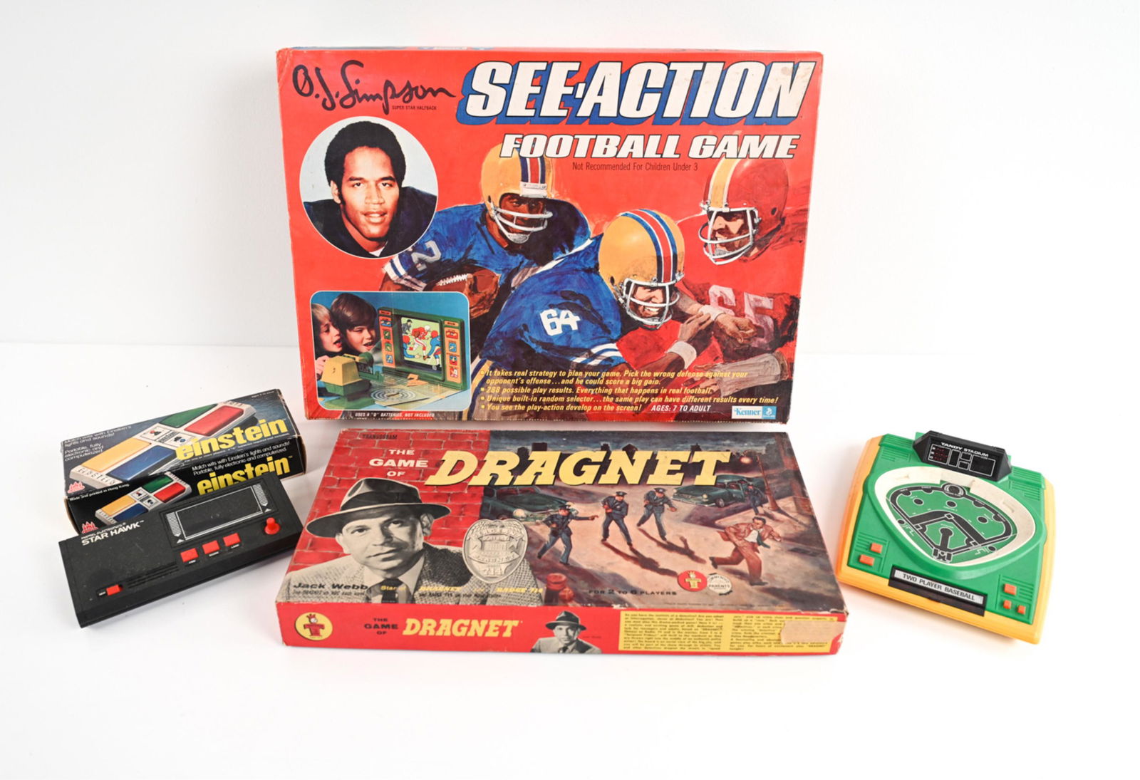 GROUPING OF VINTAGE TABLETOP & BOARD GAMES (1 of 8)