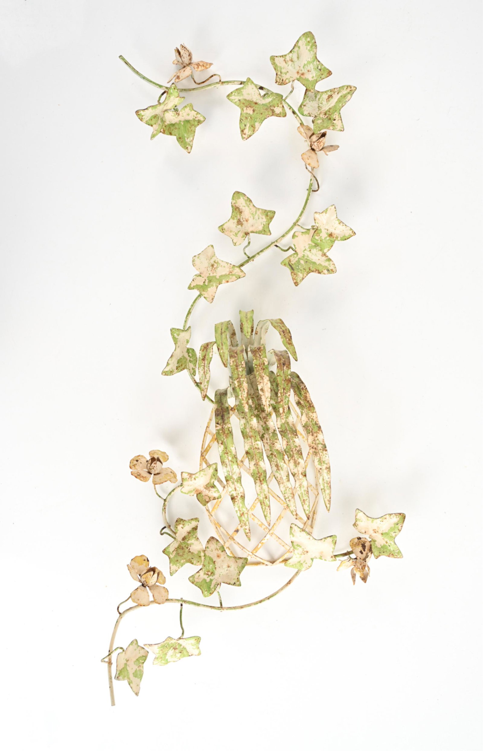 TOLE IVY WALL DECORATION: Dimensions: H 34" x W 16.5" x D 5.75" Condition: Some rusting and paint wear.