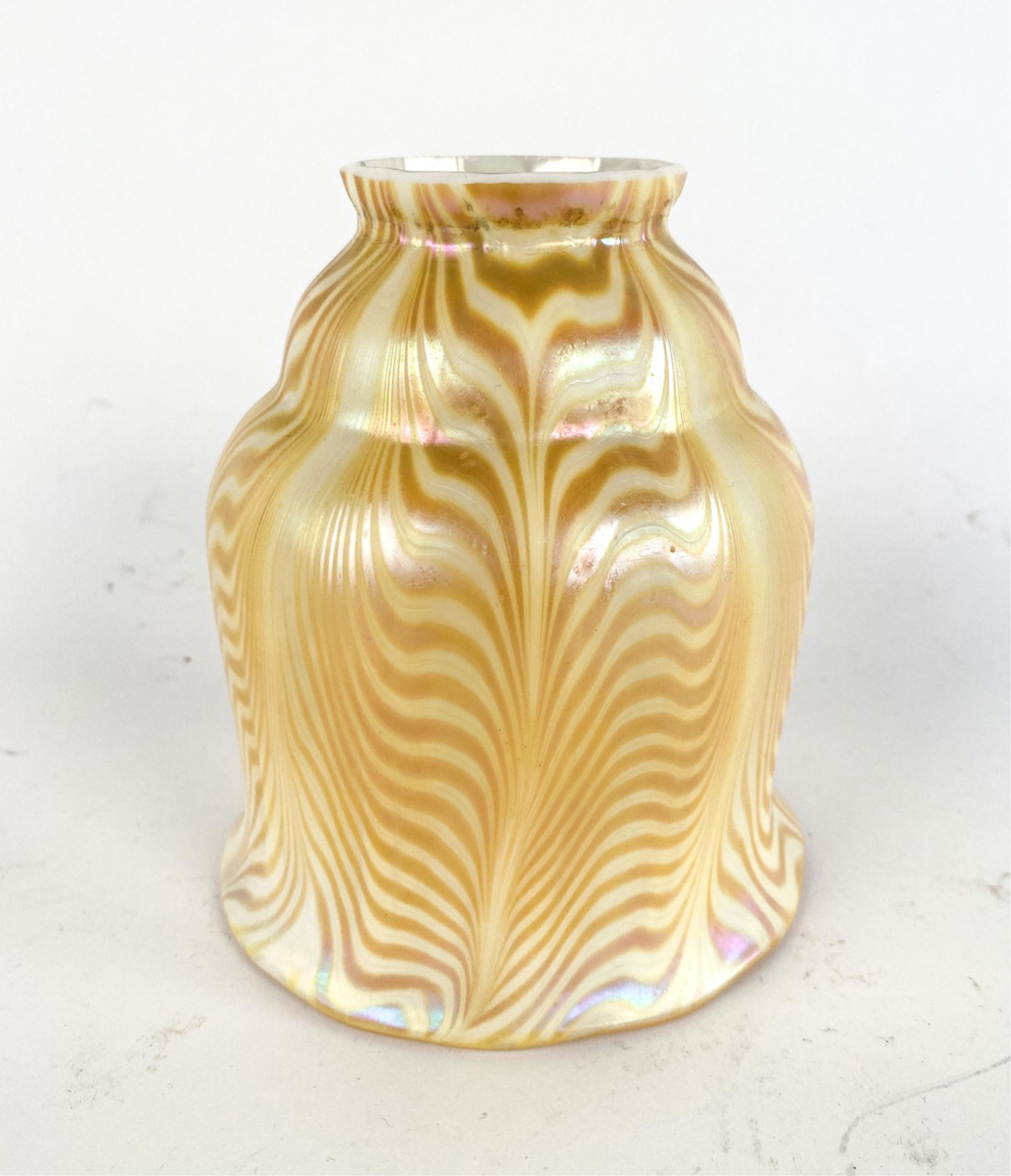 QUEZAL-STYLE FEATHERED GLASS LIGHT SHADE (1 of 10)