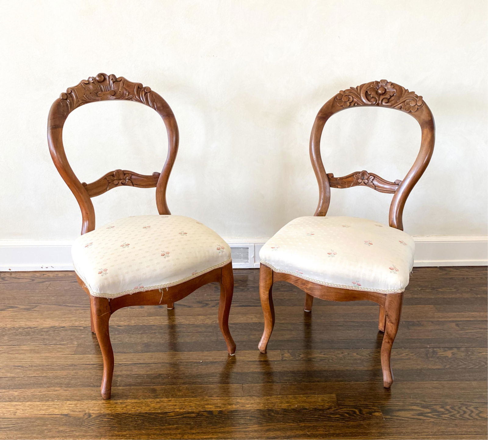 PAIR OF VICTORIAN BALLOON-BACK SIDE CHAIRS (1 of 10)
