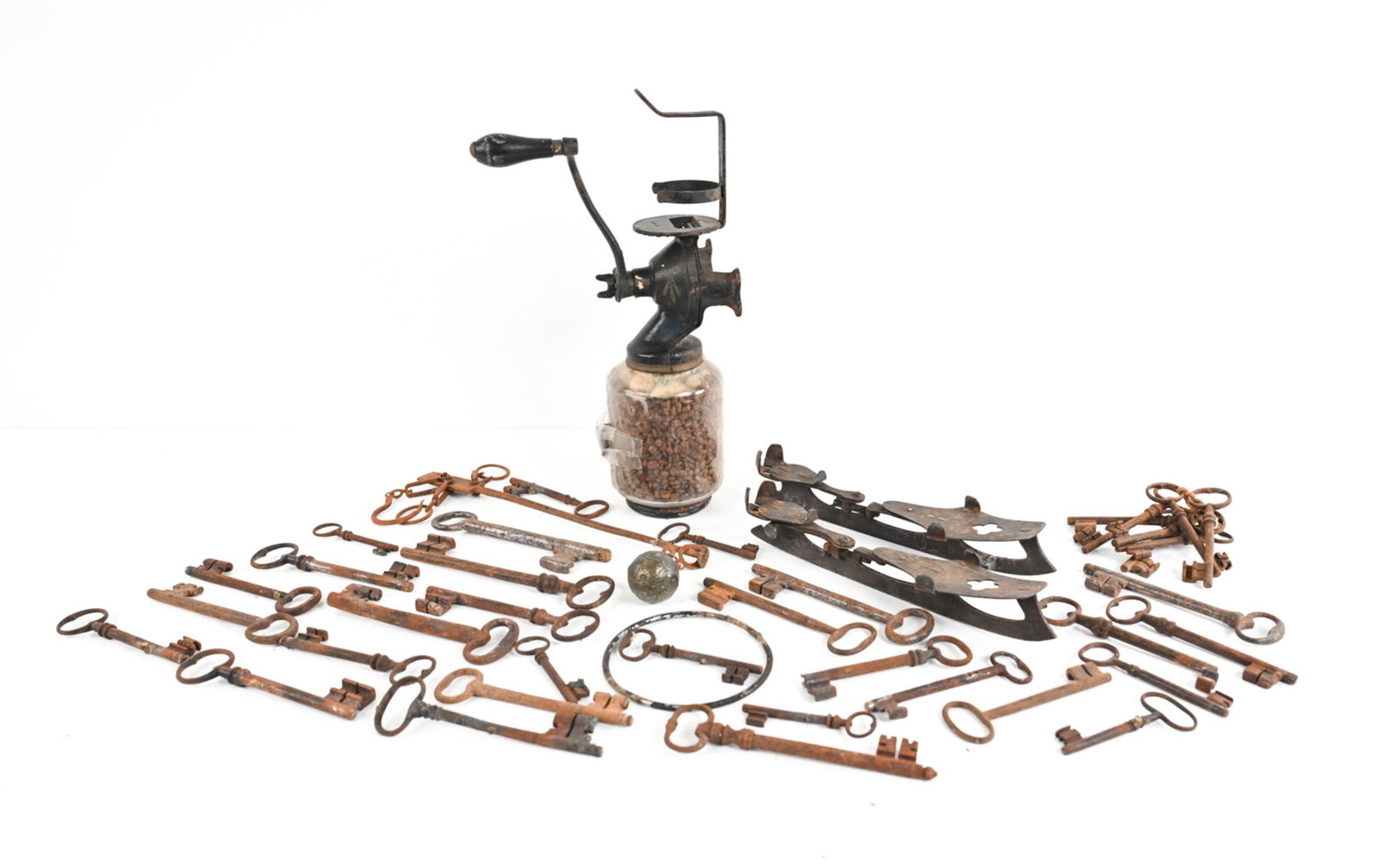 ANTIQUE RUSTIC DECORATIVE GROUPING INCL. KEYS (1 of 9)