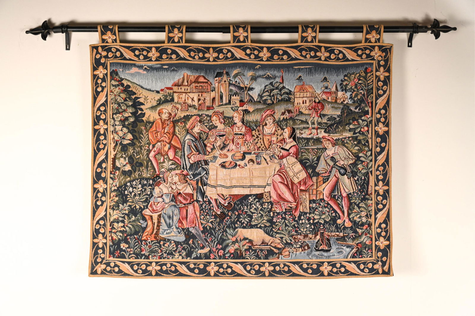MEDIEVAL-STYLE DECORATIVE WALL TAPESTRY (1 of 10)