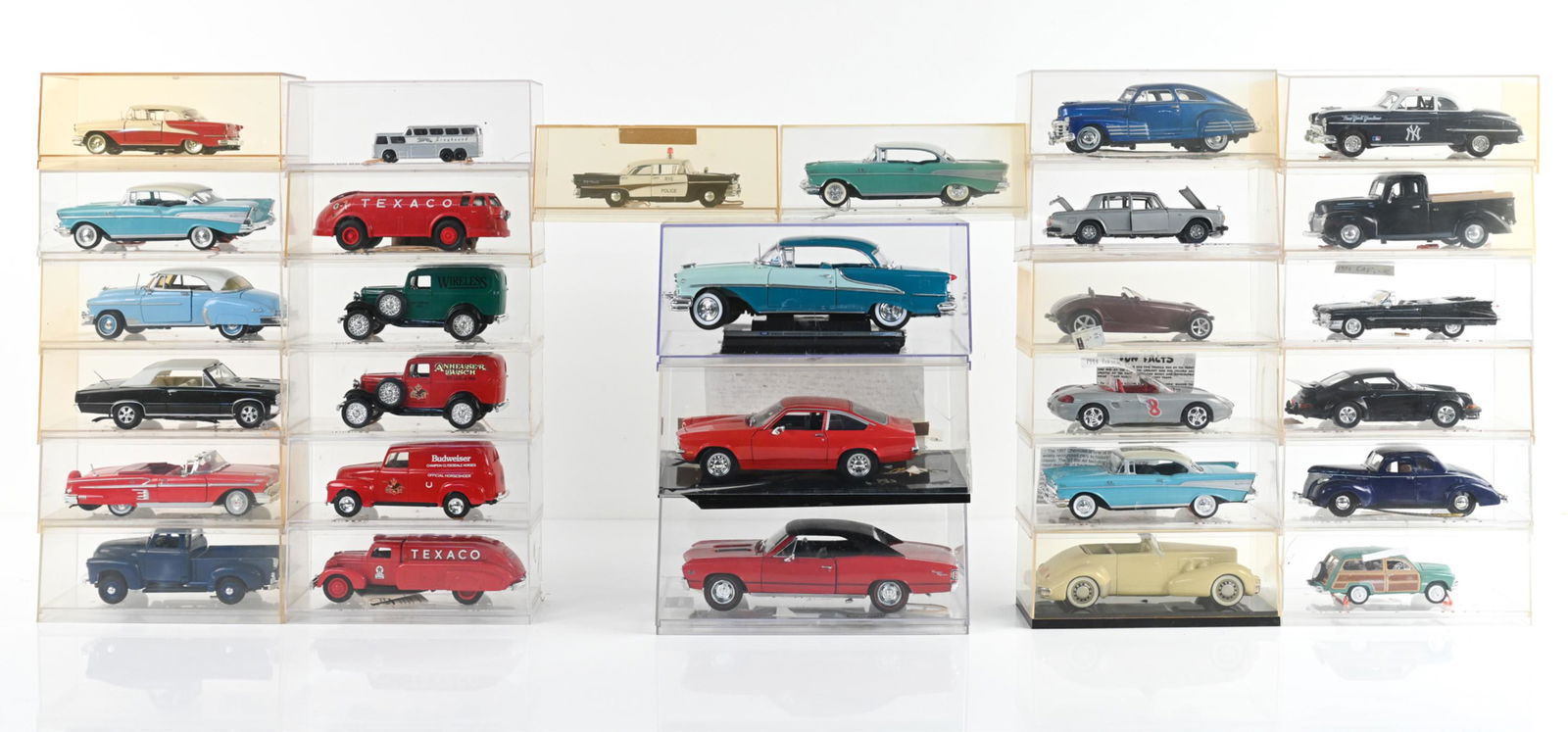 (29) MODEL CLASSIC CARS, MID- TO LARGE-SCALE (1 of 15)