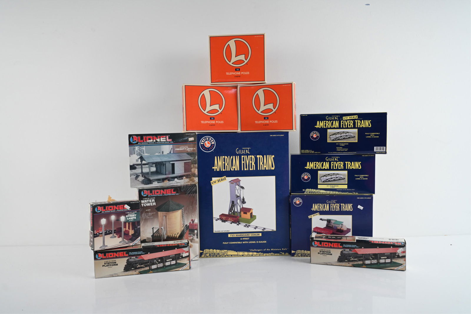 (12) GROUPING OF LIONEL TRAINS (1 of 12)