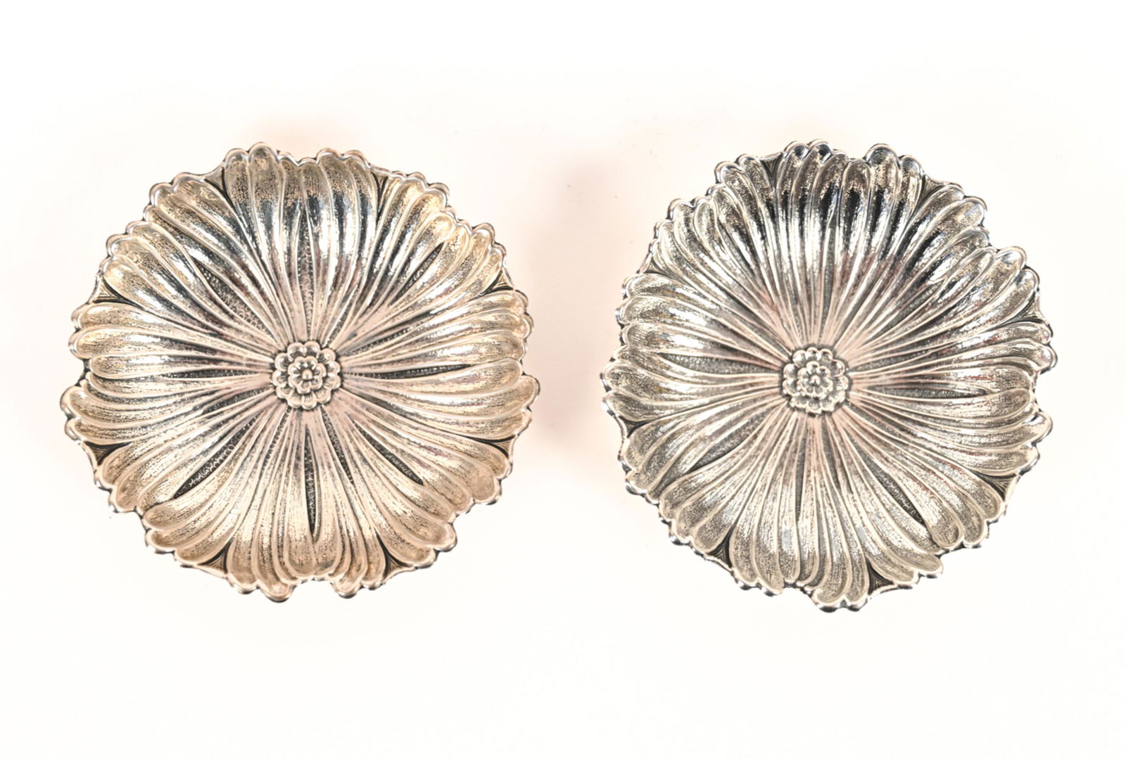 PAIR OF BUCCELLATI STERLING LOTUS FLOWER DISHES (1 of 13)