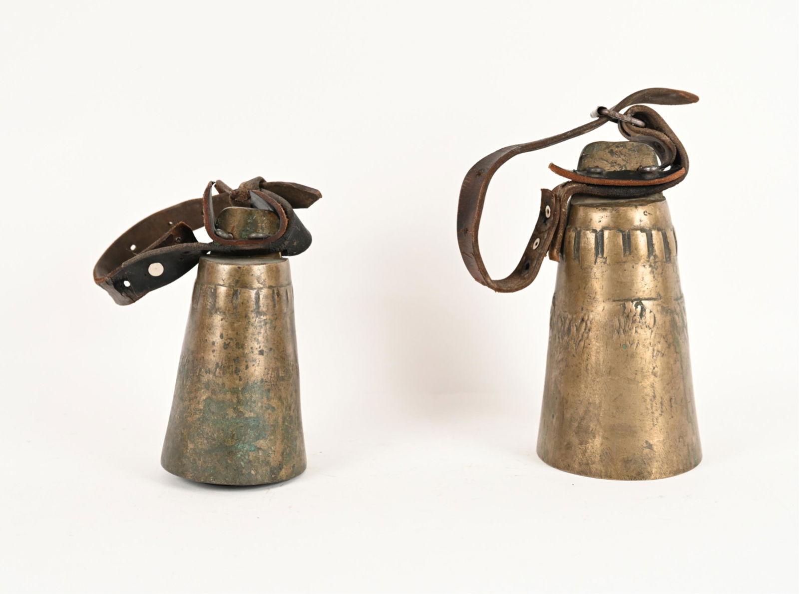 (2) VINTAGE BRASS BELLS (1 of 9)