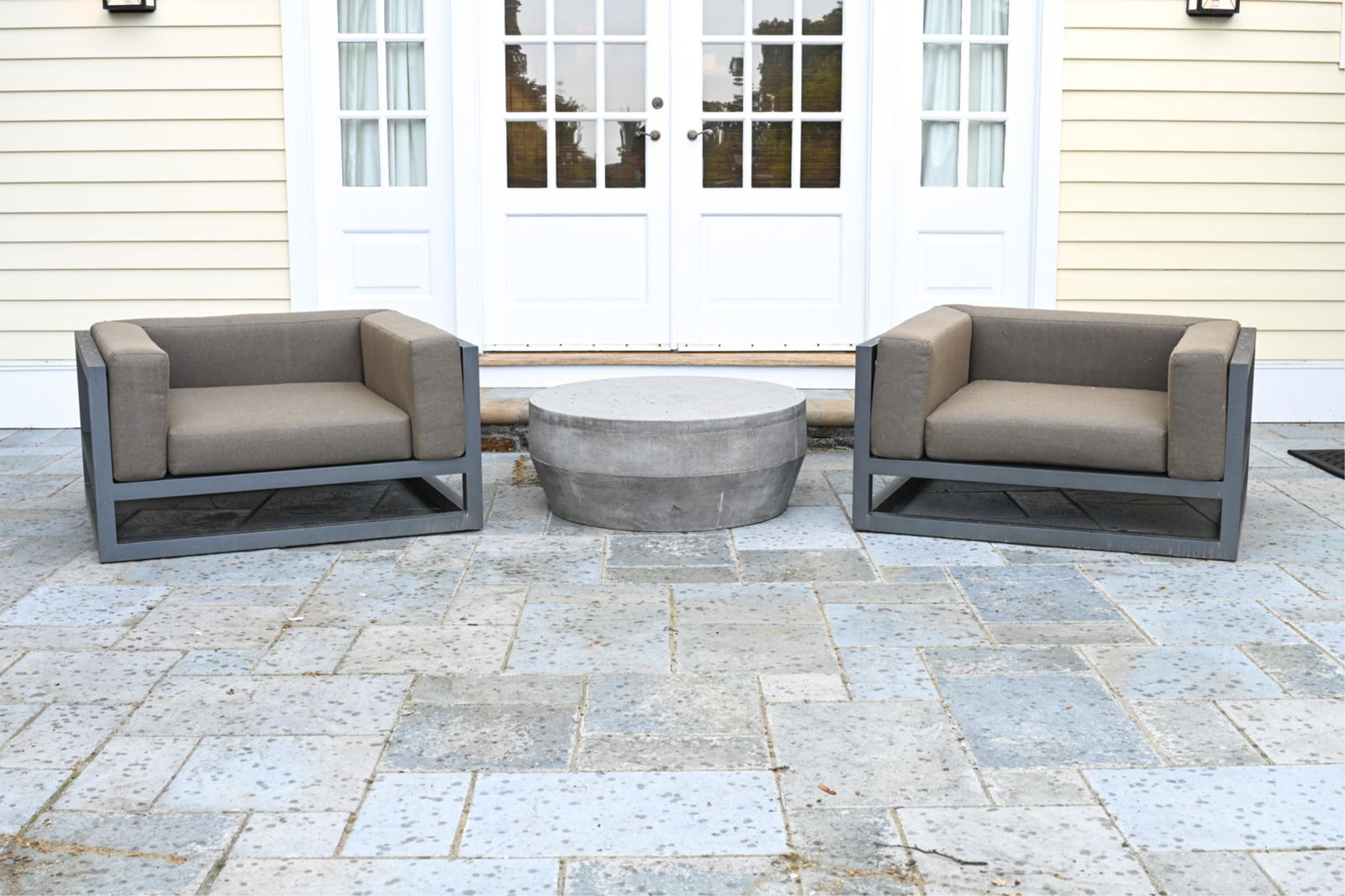 PAIR OF MODERN PATIO LOUNGE CHAIRS & COFFEE TABLE (1 of 13)