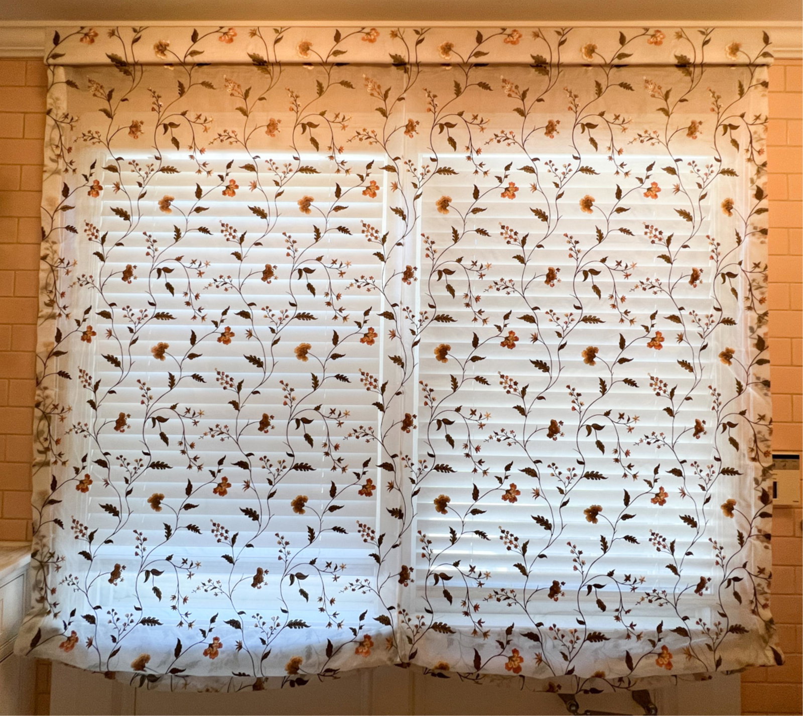 SEMI SHEER EMBROIDERED SHADE: Including (1) drapery with weighted bar and valence with embroidered floral pattern. Dimensions: H 65" x W 75.5" x D 5" Condition: A few minor pulls to fabric near edges of embroidery.