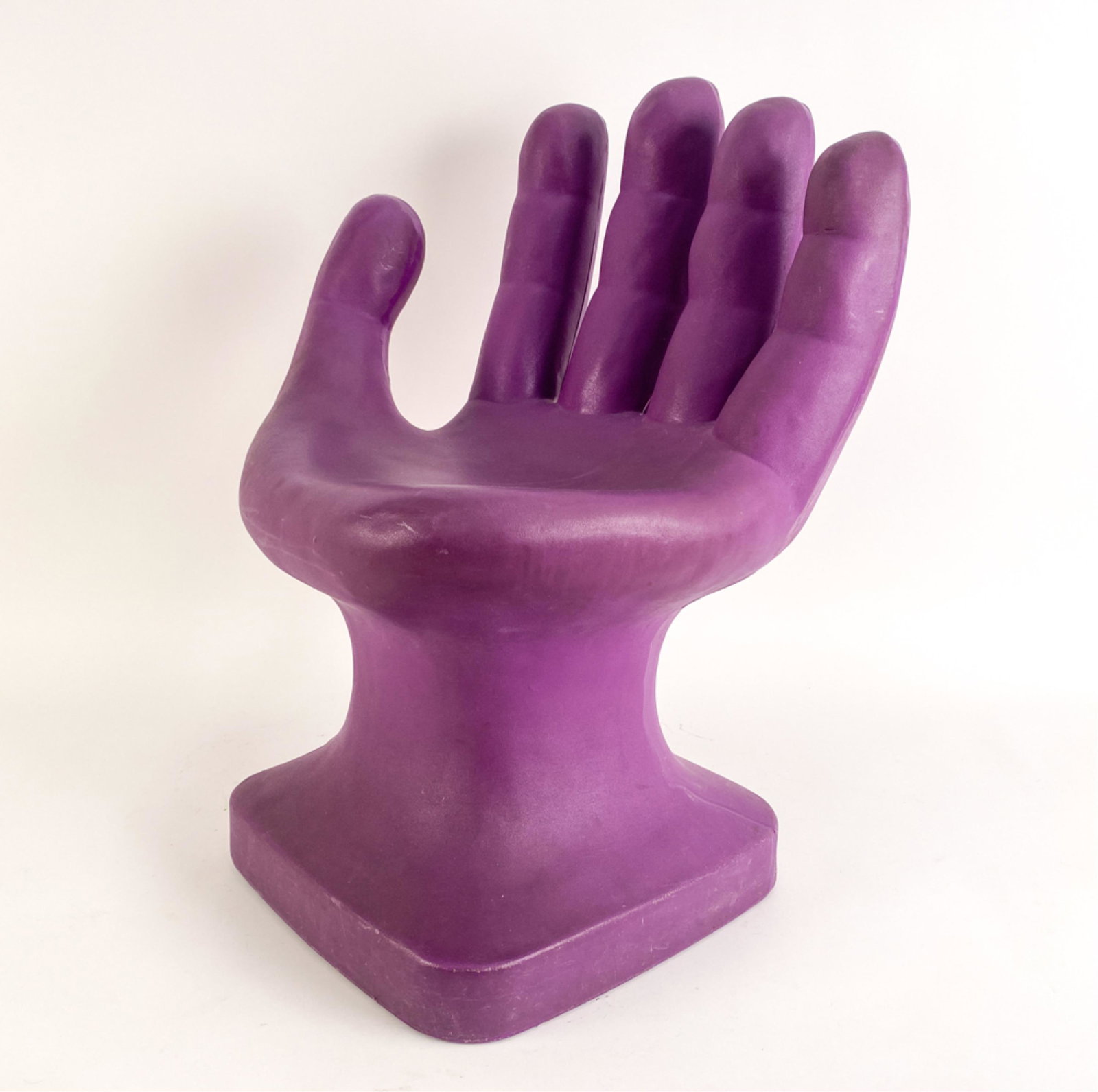 VINTAGE PLASTIC CHILD SIZE HAND CHAIR (1 of 8)