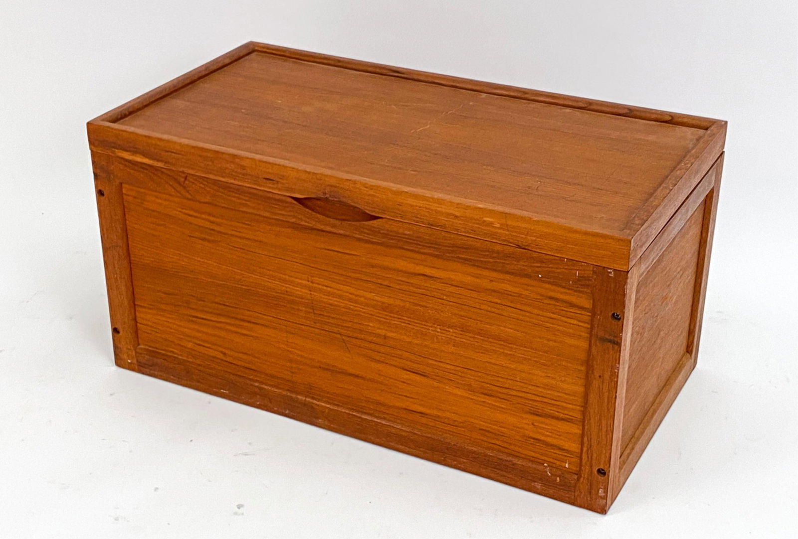 CONTEMPORARY TEAK BLANKET CHEST (1 of 18)