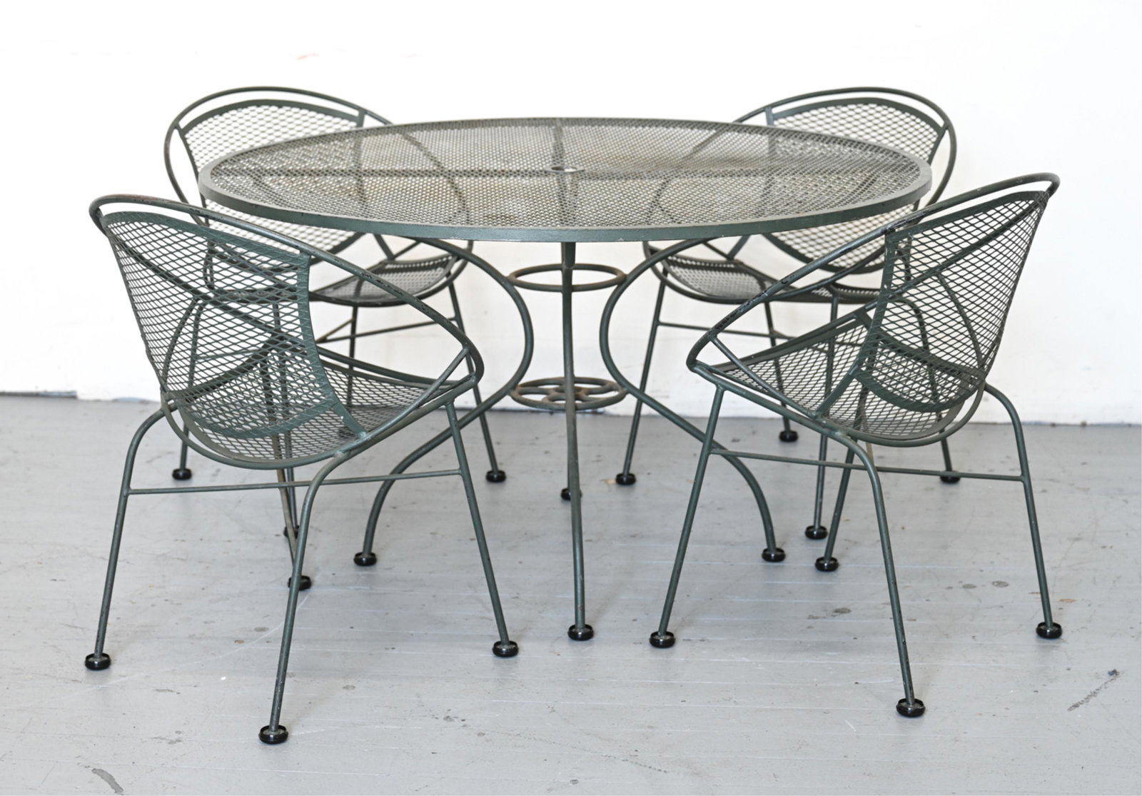 SALTERINI RADAR IRON PATIO TABLE & CHAIR SUITE (1 of 11)