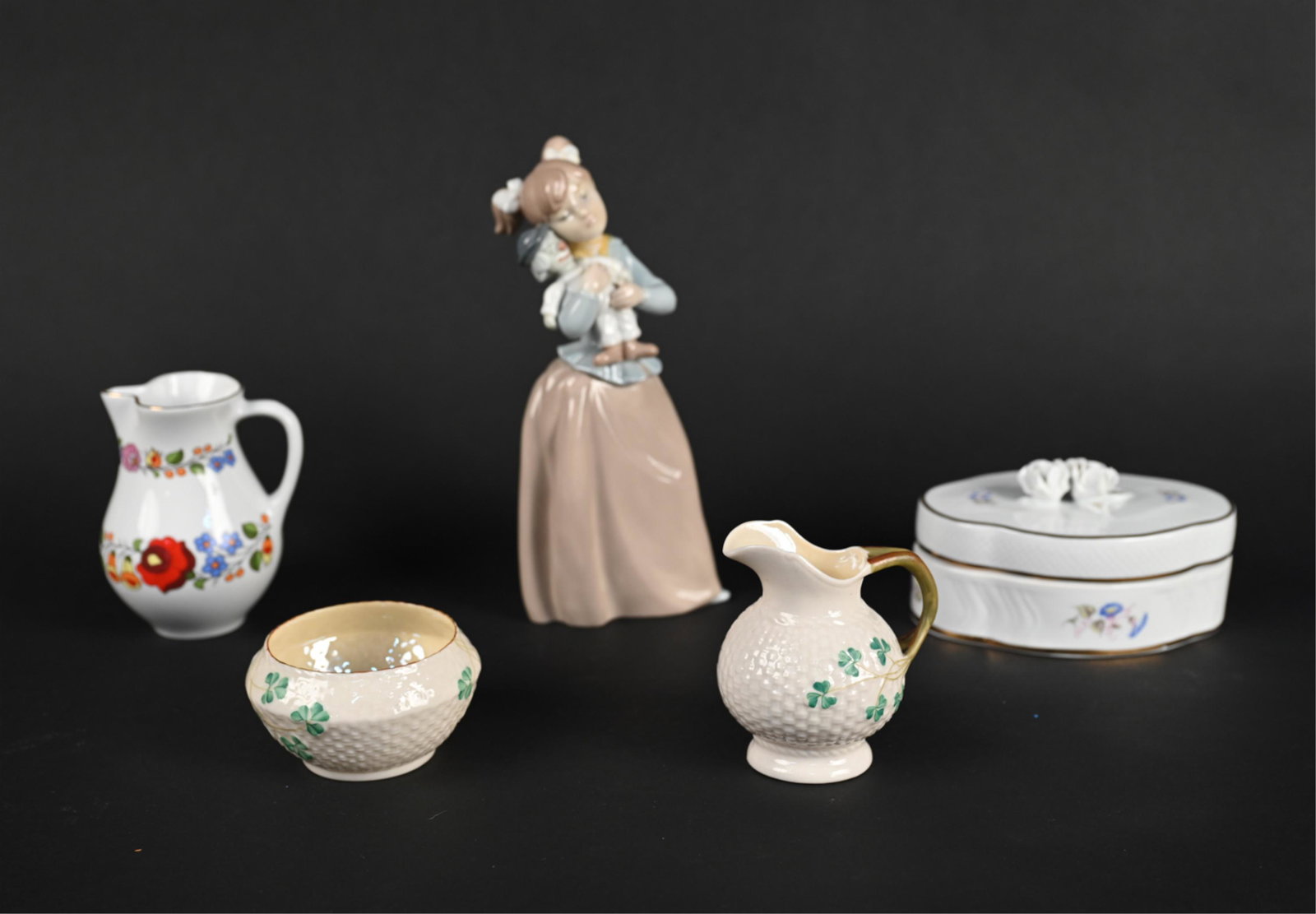 GROUPING OF DECORATIVE PORCELAIN INCL. BELLEEK (1 of 12)